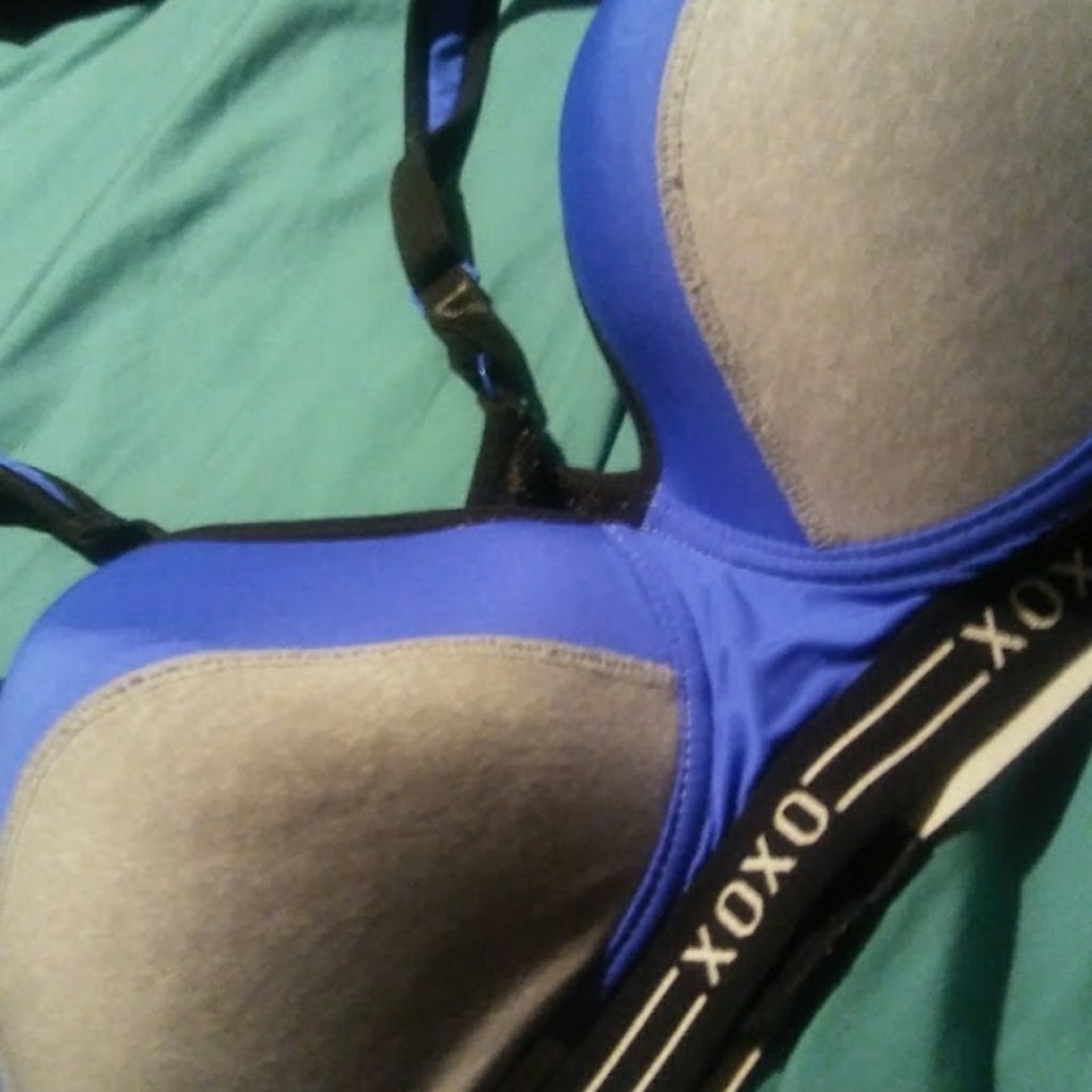 Sports bra